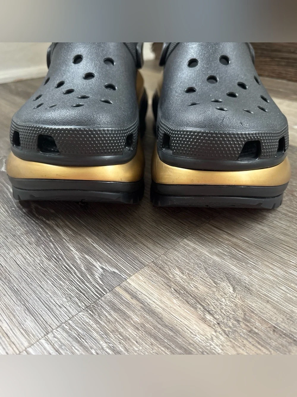 Crocs Mega Crush Metallic Clogs Black & Gold Platform Slip-On Shoes Sz M 8/W 10